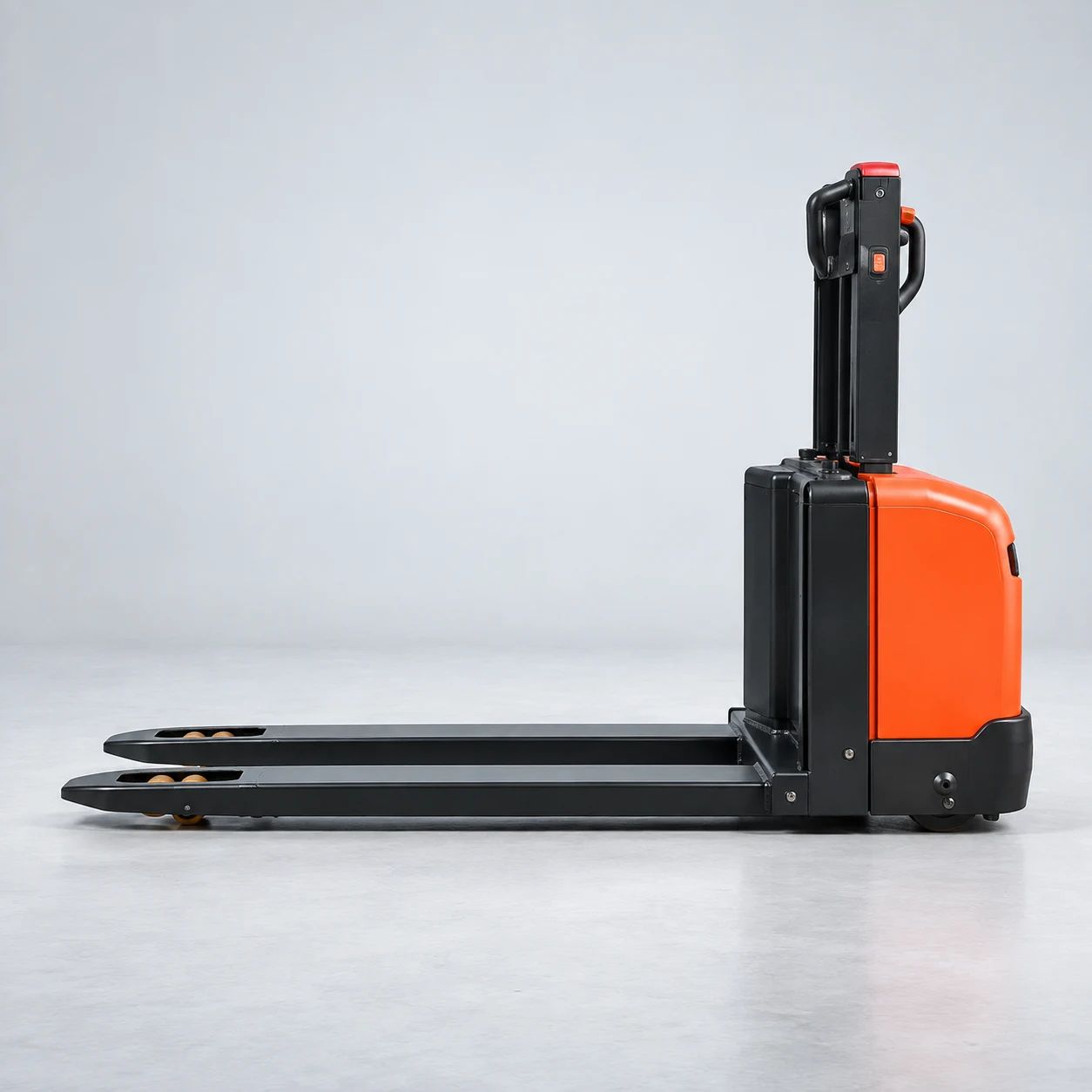 Electric pallet truck for warehouse material handling